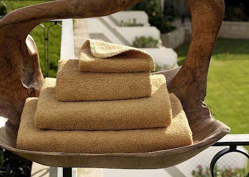 Pile de serviettes 'Twill' de la marque Abyss Habidecor - beige